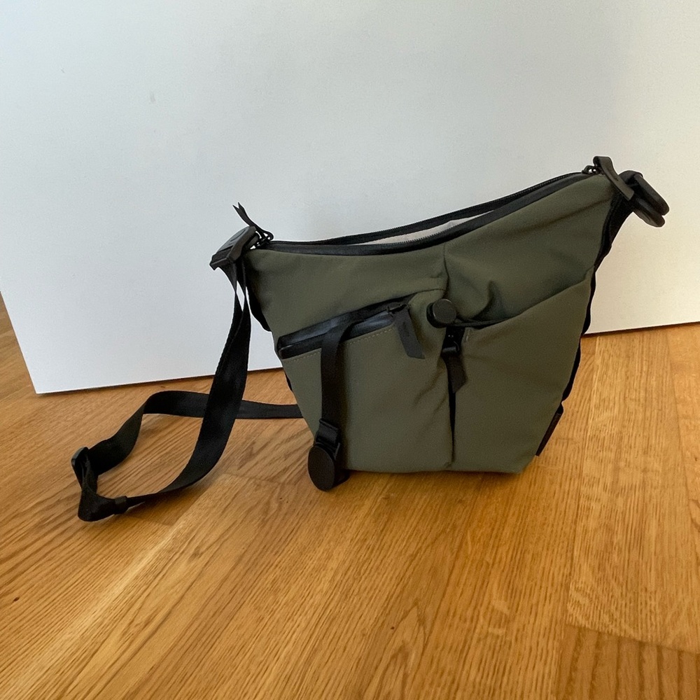 Alpaka Flow Satchel (2L) sling